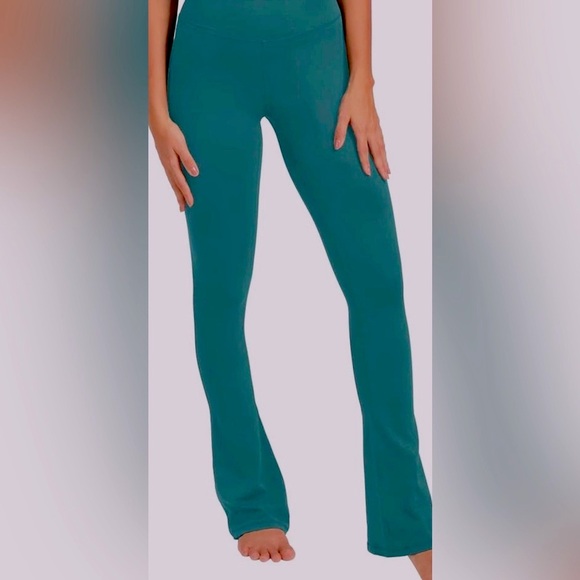 NWOT Sunzel Butterflycra High Waist Mini Flared Yoga Pants for Yoga Workout Gym - Picture 2 of 14